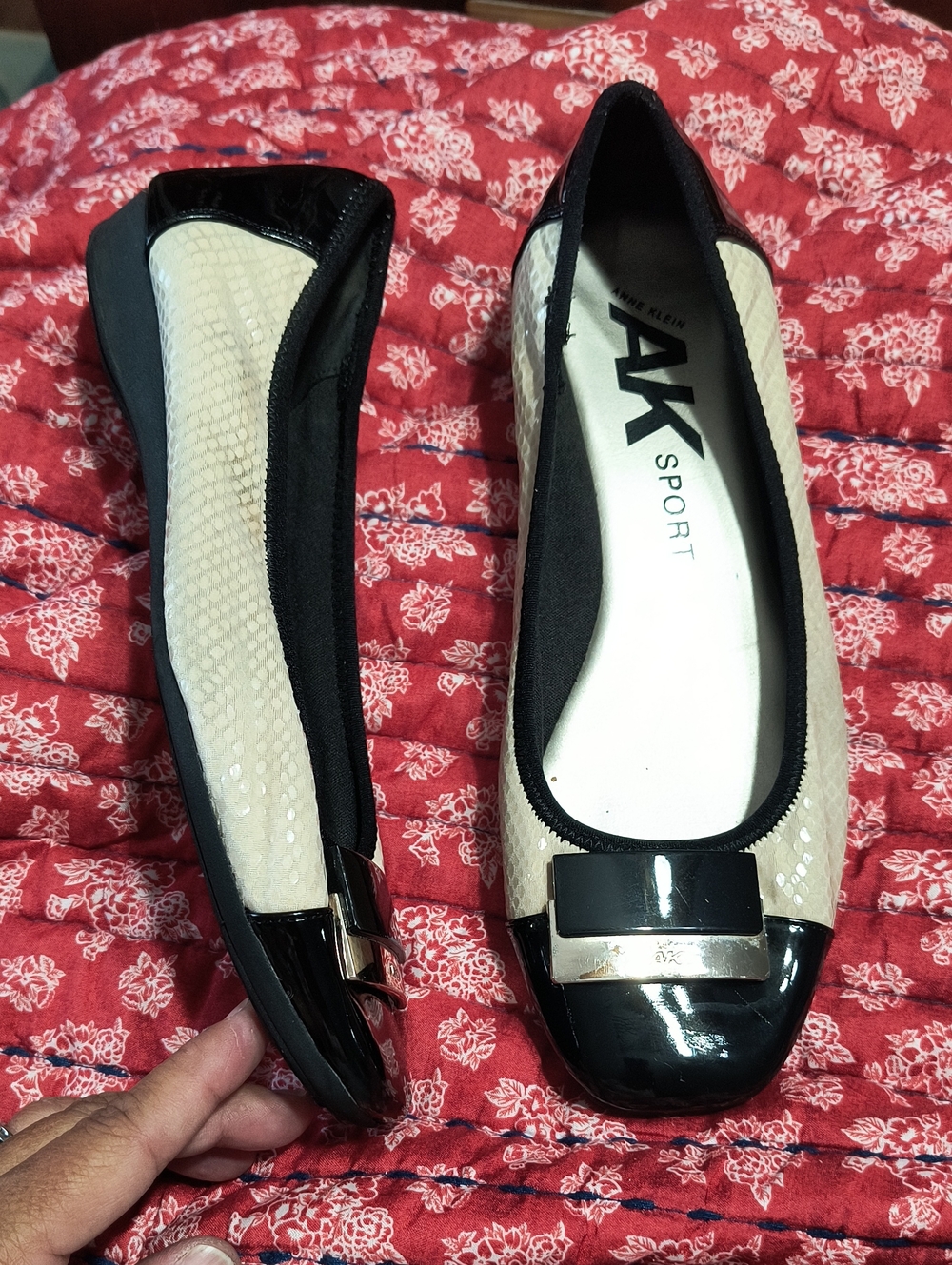 Anne Klein Sport Women's Black and Beige Ballet Flats